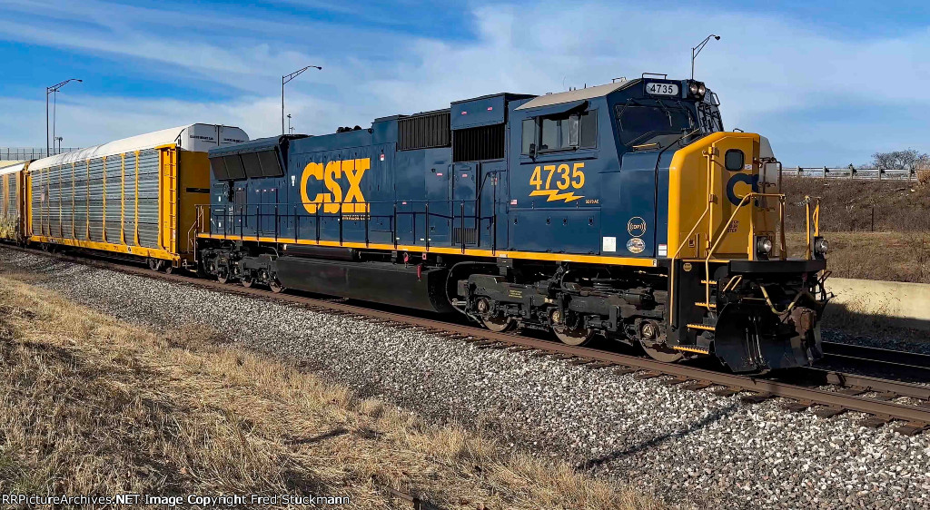 CSX 4735 leads M224.